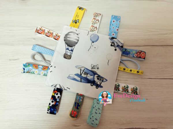 Kék repülős pöttyös (41)